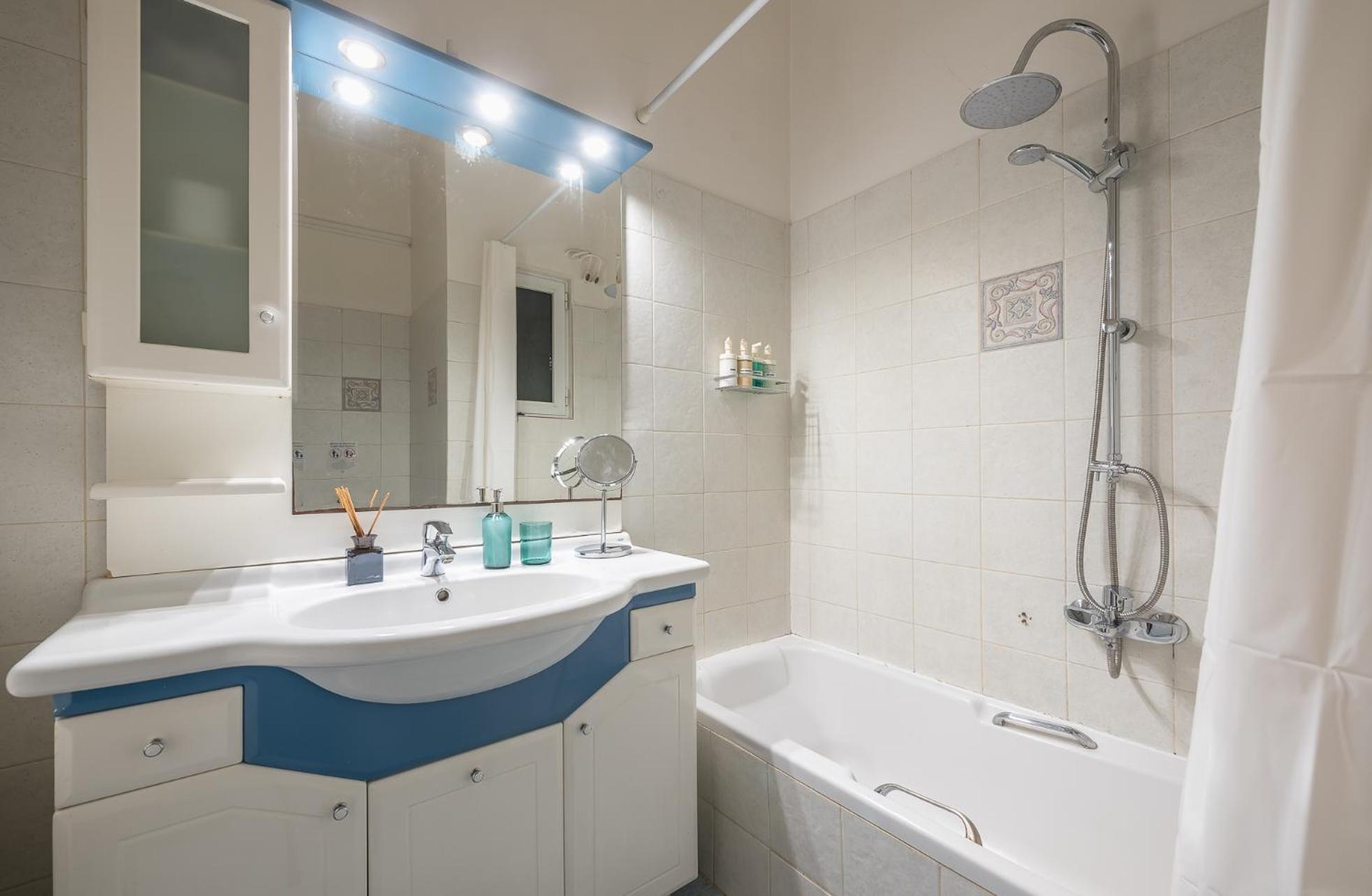 Spacious 2Bds Apt With Acropolis View In Center Athens Exterior photo